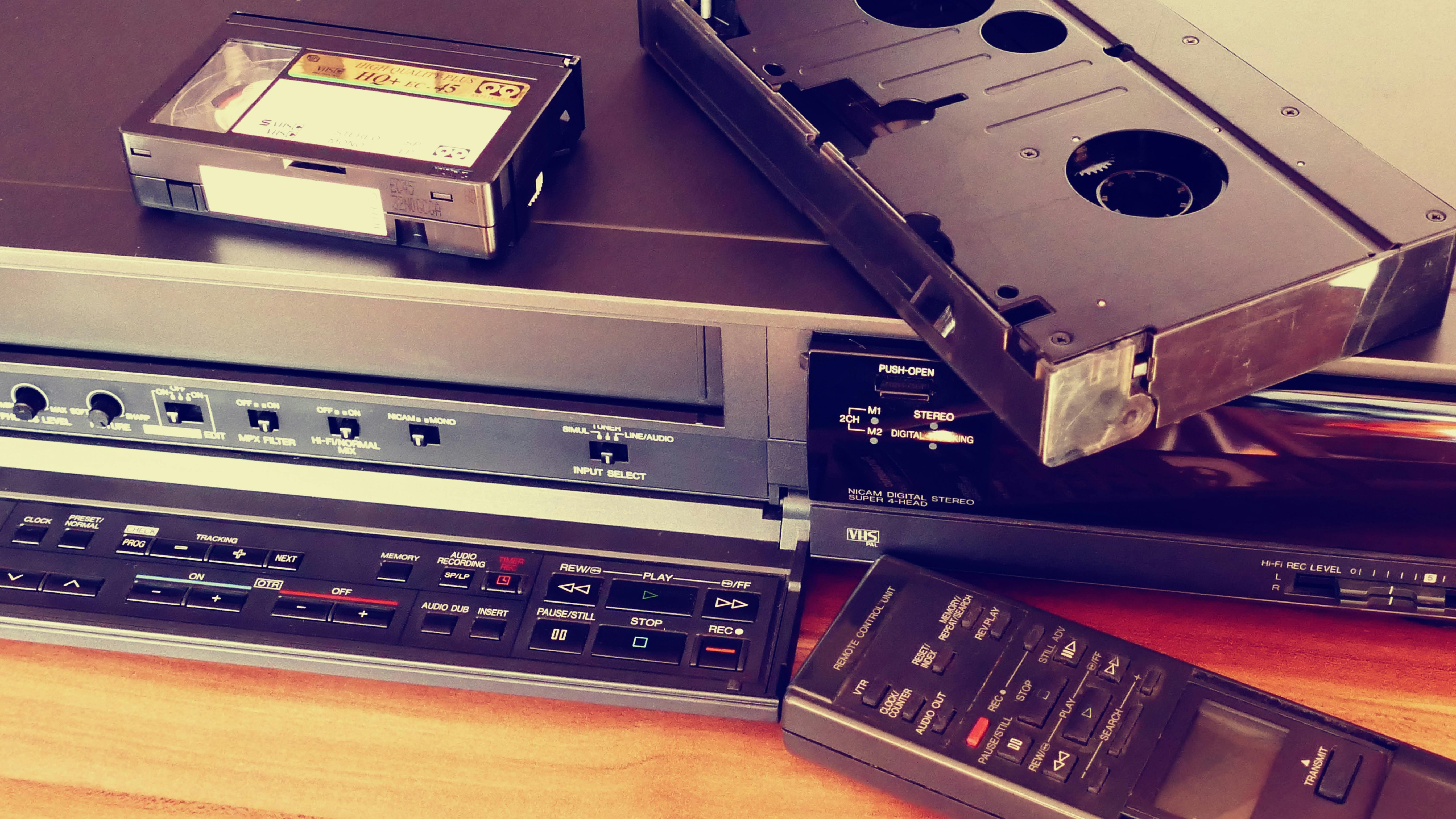 Przegrywanie VHS: Sztuka Zachowania Wspomnień